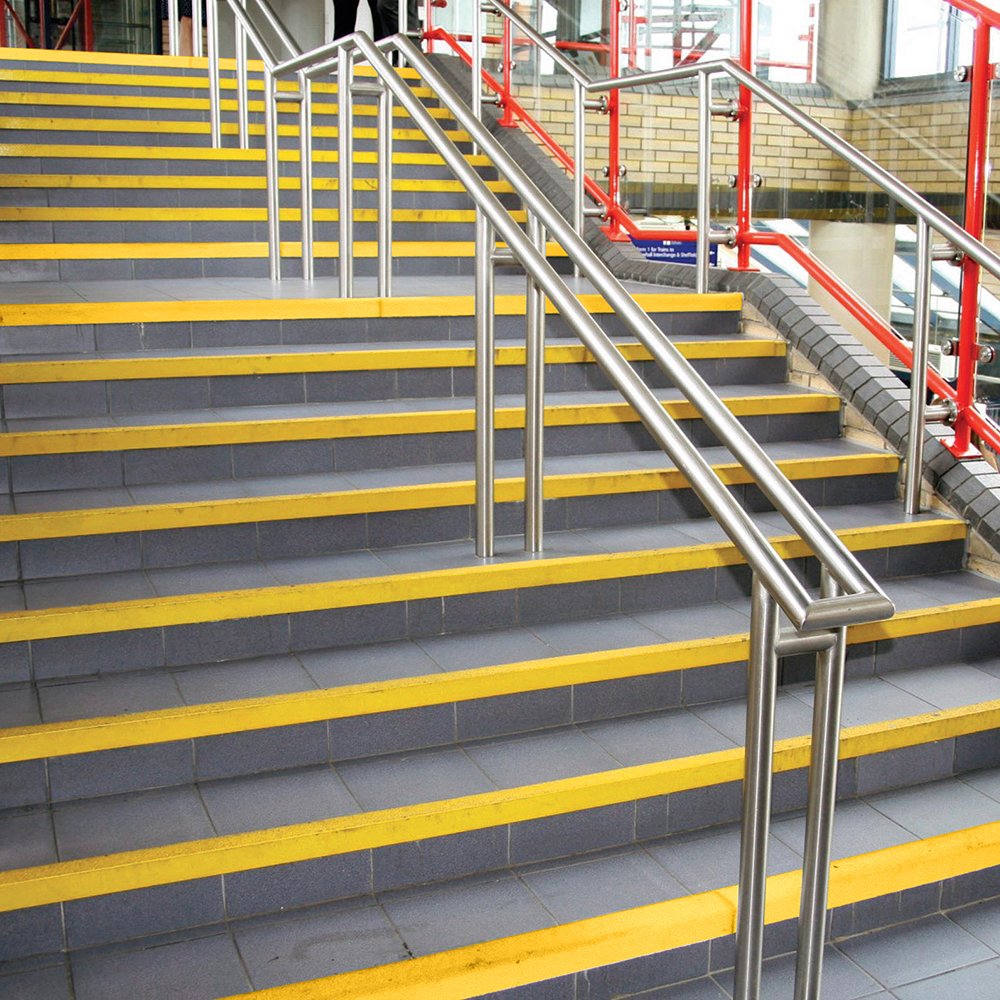 Profil noska schodowego Ochrona noska schodowego GFK Węglik krzemu Odporny na poślizg Kolor sygnału Bezpieczne schody