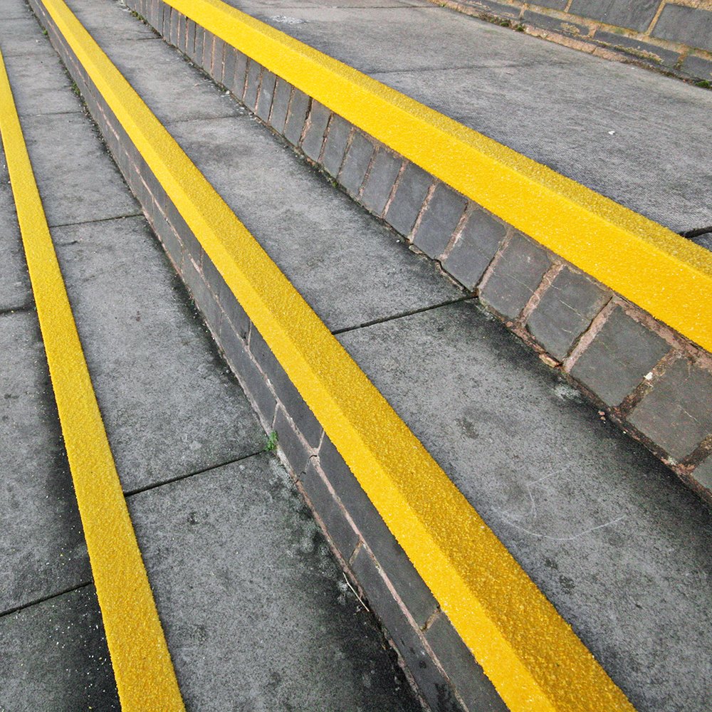 Profil noska schodowego Ochrona noska schodowego GFK Węglik krzemu Odporny na poślizg Kolor sygnału Bezpieczne schody