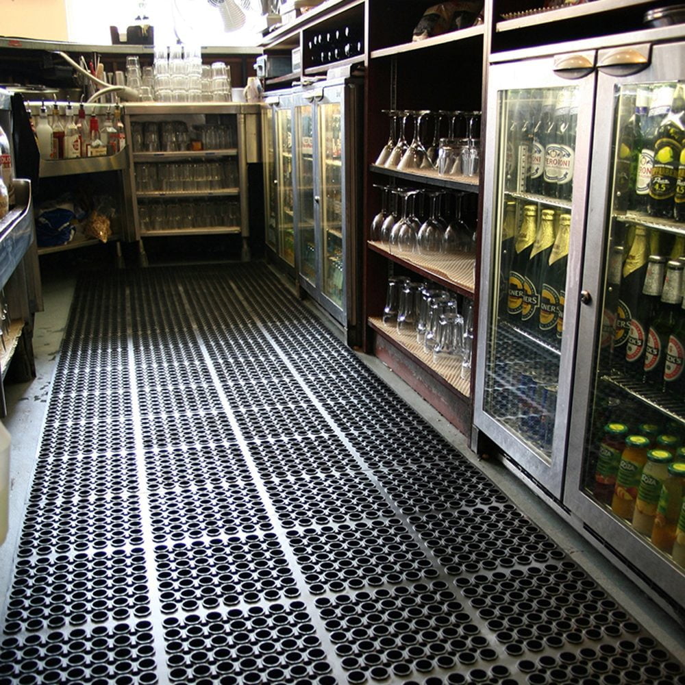 behind-serving-bar-floor-with-black-COBAdeluxe-mats-on